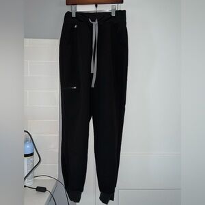 Figs high-rise jogger scrubs